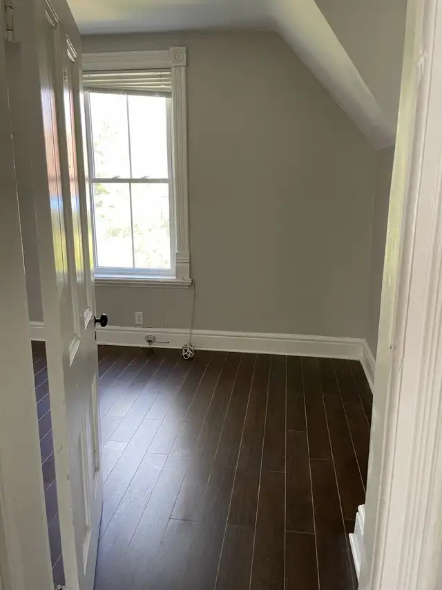 2 bedroom downtown unit available immediately! - Photo 6