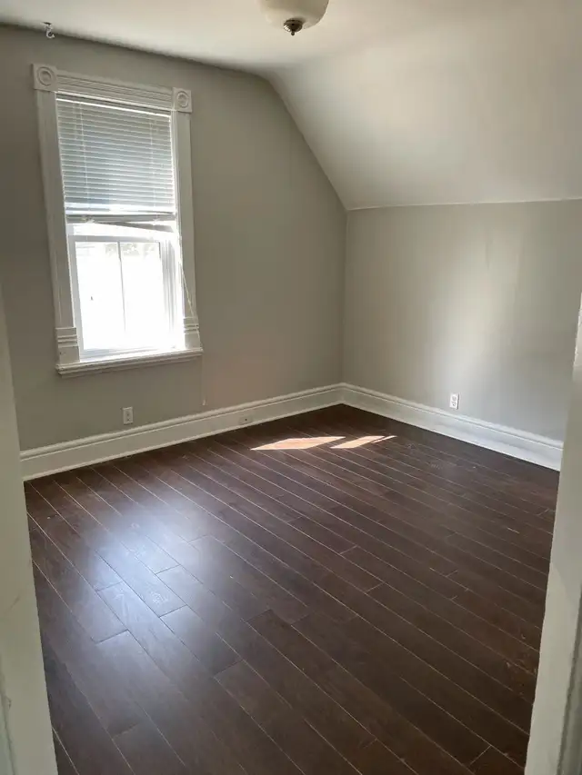 2 bedroom downtown unit available immediately! - Photo 7