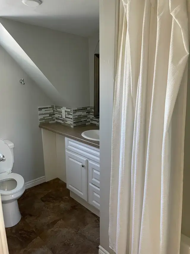 2 bedroom downtown unit available immediately! - Photo 8