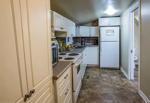 2 bedroom downtown unit available immediately! - Photo 10