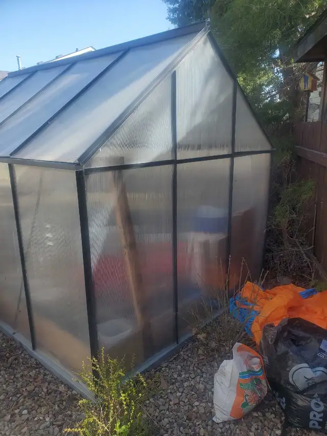 Mini Greenhouse - Photo 3