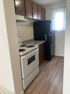 Renovate 3 Bedroom townhouse in Castledown area with 1.5 baths - Photo 3