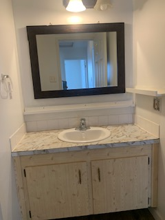 Renovate 3 Bedroom townhouse in Castledown area with 1.5 baths - Photo 5