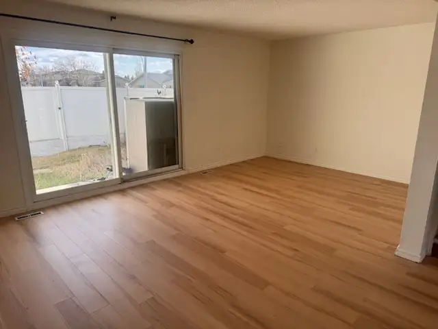 Renovate 3 Bedroom townhouse in Castledown area with 1.5 baths - Photo 10