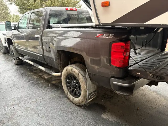 2015 Chev 3500 LTZ Z71 - Photo 3