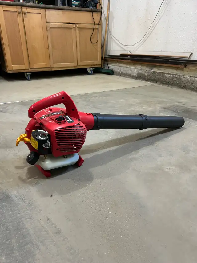 leaf blower