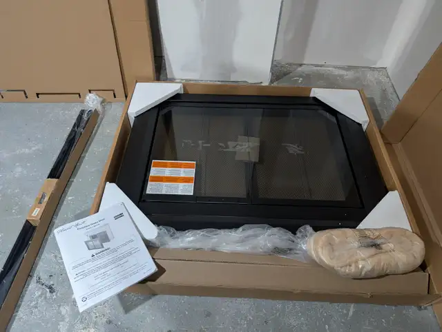 Brand New Clairmont Small Fireplace Glass Door For Sale - Photo 2