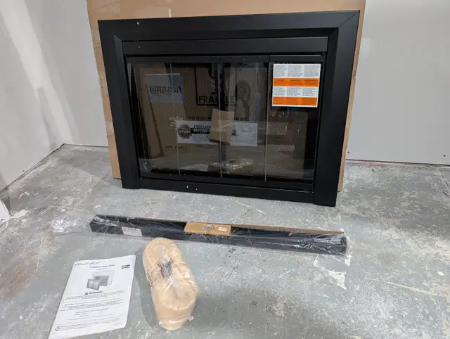 Brand New Clairmont Small Fireplace Glass Door For Sale - Photo 4
