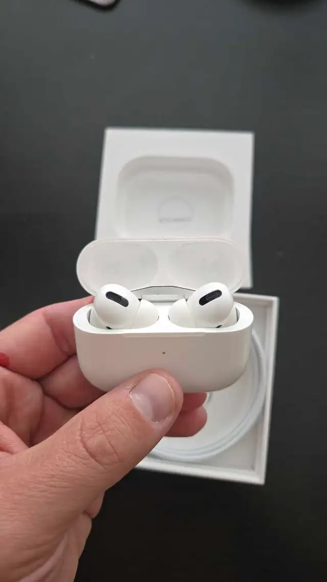 Airpods Pro with Box - Photo 4
