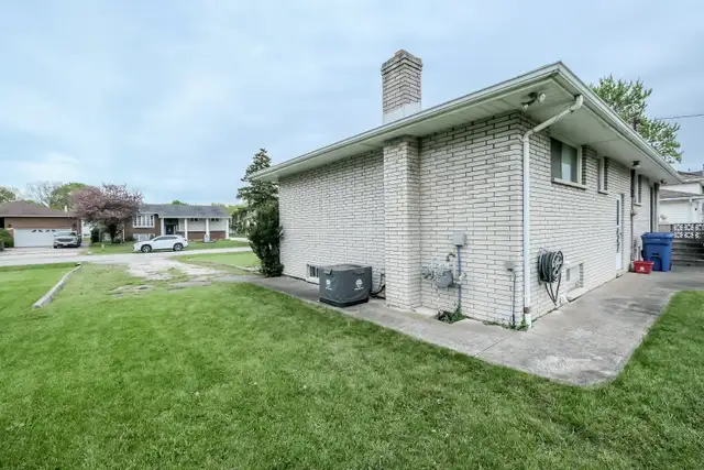 NEW LISTING! 3949 WOODWARD IN WINDSOR~ FULL BRICK RANCH $449,900 - Photo 2