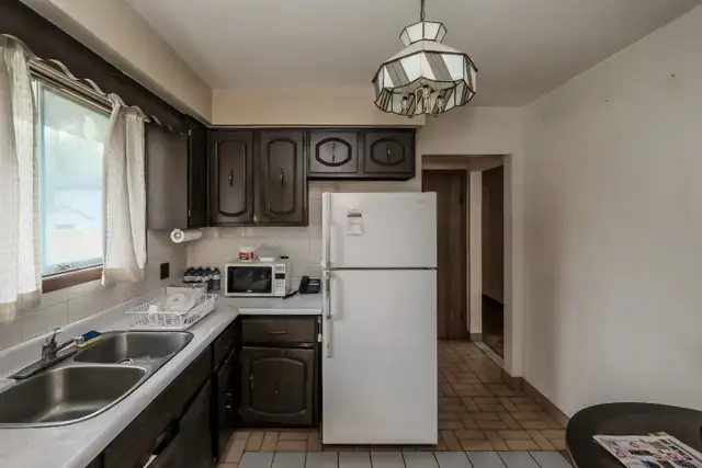 NEW LISTING! 3949 WOODWARD IN WINDSOR~ FULL BRICK RANCH $449,900 - Photo 4