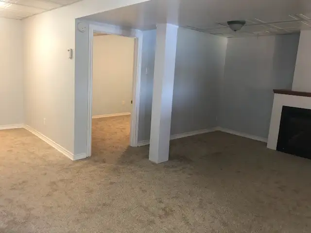 Lakefront Living: upgraded home w self contained basement unit - Photo 8