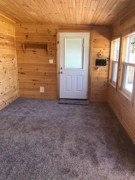 Lakefront Living: upgraded home w self contained basement unit - Photo 9