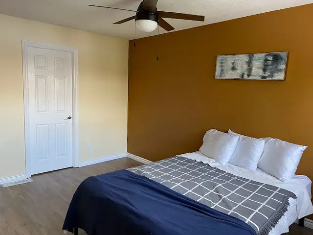 Lakefront Living: upgraded home w self contained basement unit - Photo 10