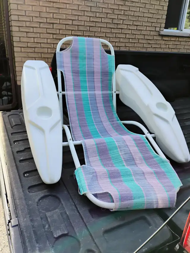 Floating lounge chair - Photo 2