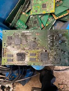 Démontage de matériel informatique et électronique