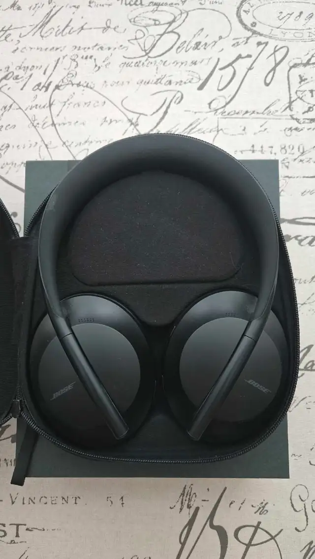 Bose Headphones 700 - Photo 4