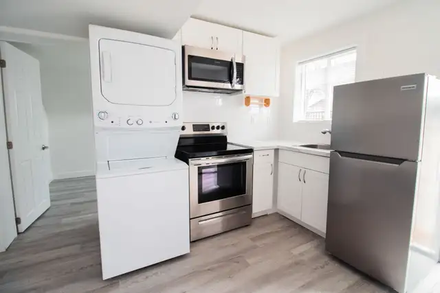 32 Hughes Ave, Welland - All Inclusive 1 Bed Unit - Photo 3