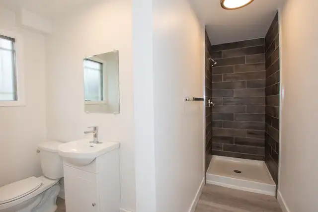 32 Hughes Ave, Welland - All Inclusive 1 Bed Unit - Photo 7
