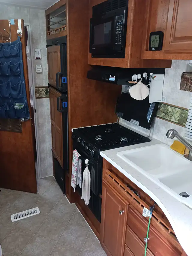 Travel Trailer FOR SALE - Photo 7