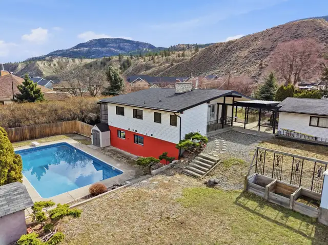 BEAUTIFUL HOME ON A HUGE LOT WITH RENTAL SUITE IN VALLEYVIEW - Photo 10