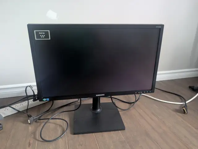 Like New Samsung 24" LED Monitor For Sale - Photo 2