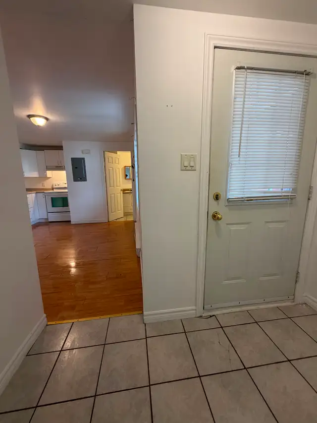 Beautiful 1-Bedroom Apartment for Rent – Main Floor - Photo 3