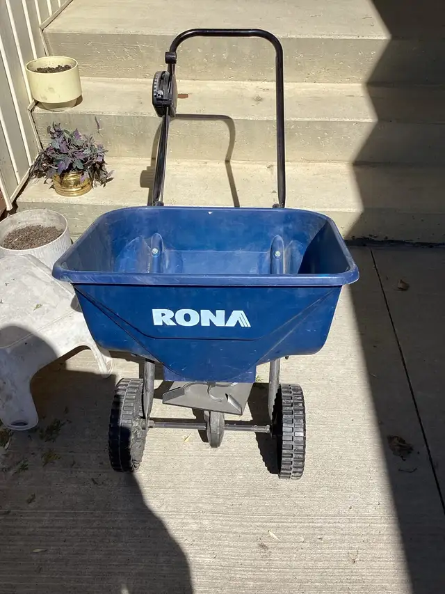 Fertilizer Spreader