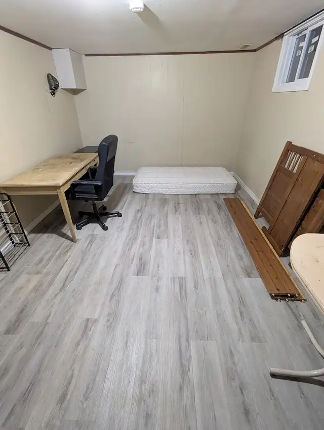 Large basement room in Heron Gate Mall. with bathroom. ASAP - Photo 4