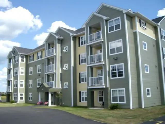 Spacious 2 Bedroom corner unit on top floor with beautiful views - Photo 3