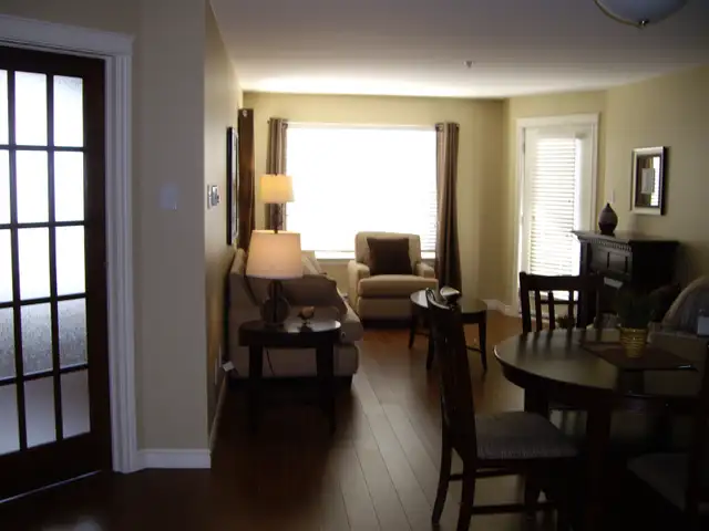 Spacious 2 Bedroom corner unit on top floor with beautiful views - Photo 5