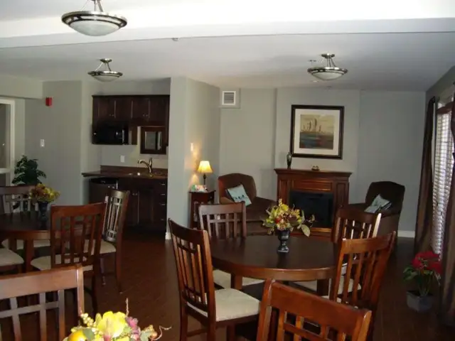 Spacious 2 Bedroom corner unit on top floor with beautiful views - Photo 7