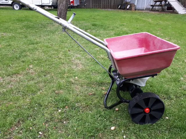 Seed/Fertilizer spreader.  Buy/Rent - Photo 4