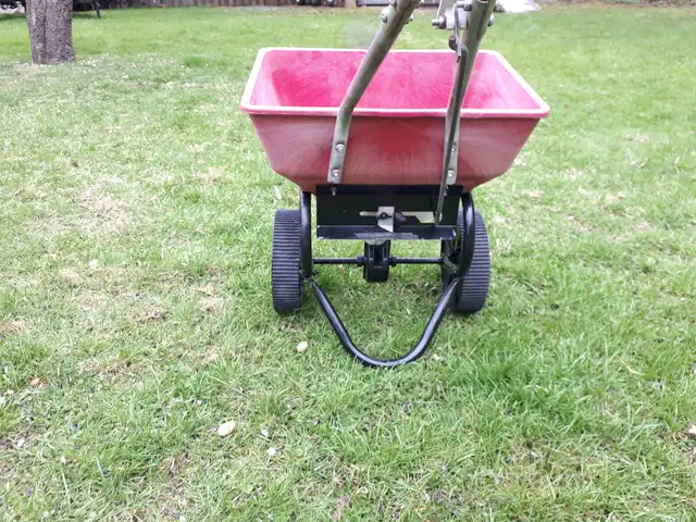 Seed/Fertilizer spreader.  Buy/Rent - Photo 6