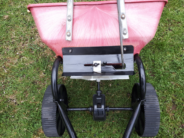 Seed/Fertilizer spreader.  Buy/Rent - Photo 8