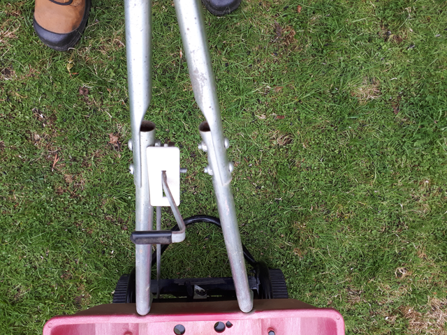 Seed/Fertilizer spreader.  Buy/Rent - Photo 10