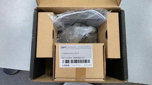 Dyson V11 Battery - BRAND NEW - Photo 2