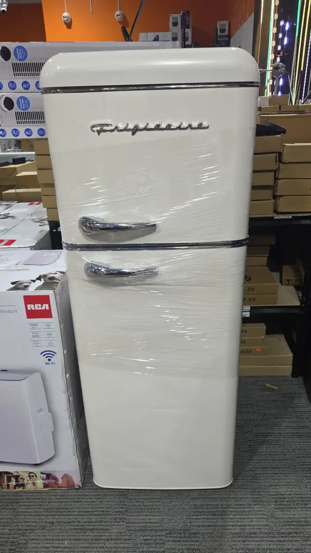 FRIGIDAIRE RETRO 7.2 CUFT  REFRIGERATOR