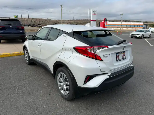 2022 Toyota C-HR LE WINTER TIRES ALSO INCLUDED - Photo 5