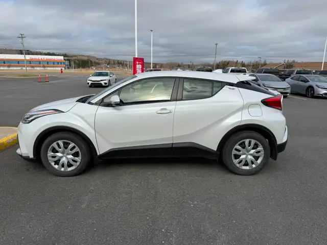 2022 Toyota C-HR LE WINTER TIRES ALSO INCLUDED - Photo 6