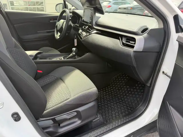 2022 Toyota C-HR LE WINTER TIRES ALSO INCLUDED - Photo 10