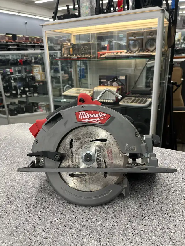 Milwaukee 2731 M18 Cordless Circular Saw