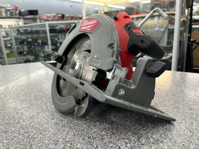 Milwaukee 2731 M18 Cordless Circular Saw - Photo 2