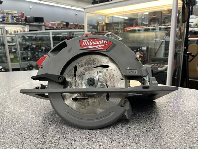 Milwaukee 2731 M18 Cordless Circular Saw - Photo 3