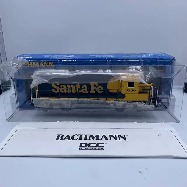 Bachmann HO GP30 Diesel Locomotive - Photo 4