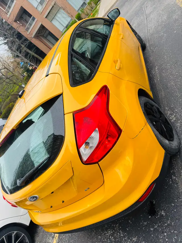 2012 Ford Focus Sport ( LOW KM ) - Photo 3
