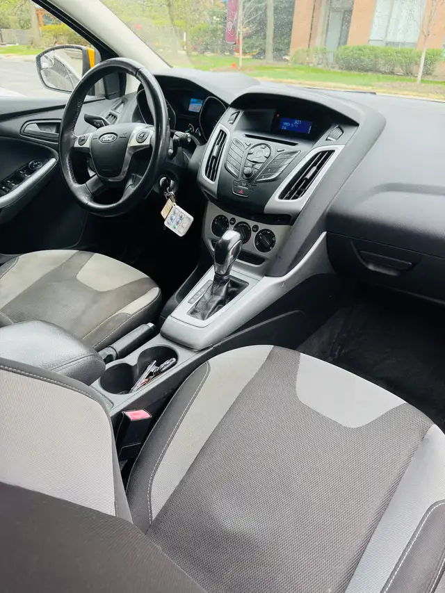 2012 Ford Focus Sport ( LOW KM ) - Photo 6
