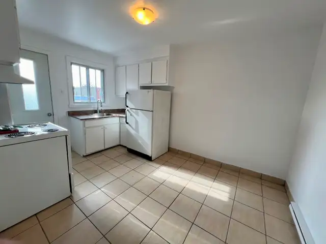Grand appartement 4 1/2 proche du métro Fabre (1 MOIS GRATUIT) - Photo 2