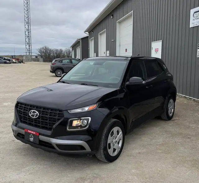 2021 Hyundai Venue Essential - Photo 3