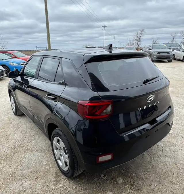 2021 Hyundai Venue Essential - Photo 5